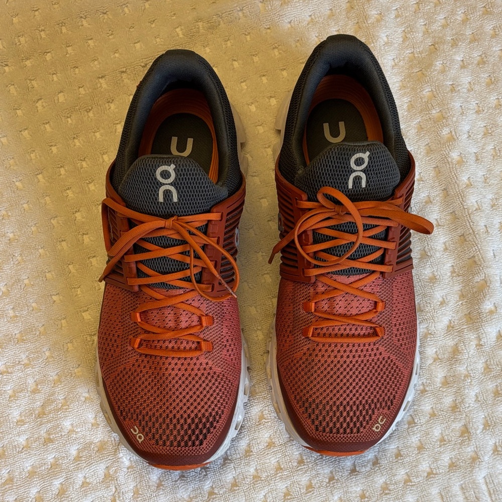 On Running men’s size 10, athletic shoes